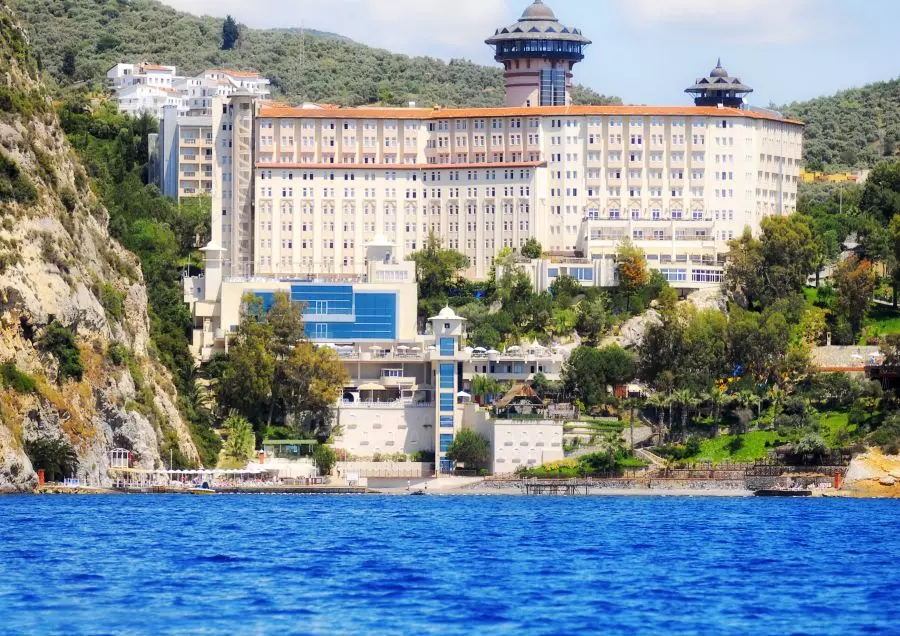 لادونیا هتل آداکوله