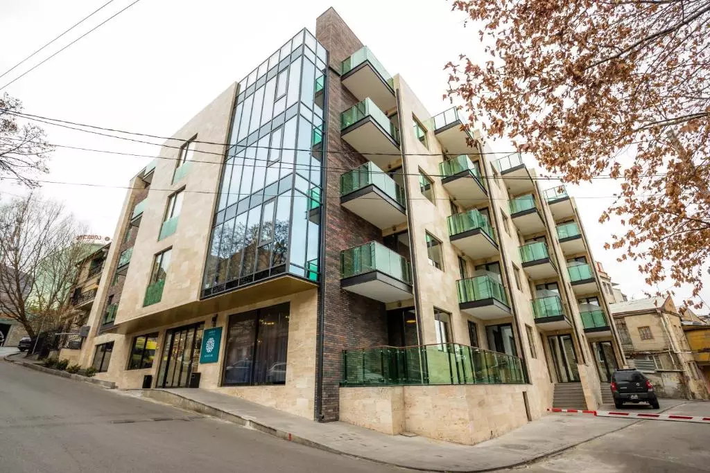 بروس گاردن تفلیس