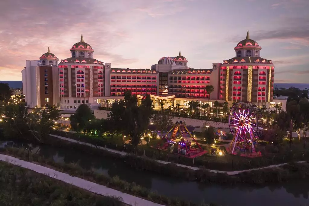 هتل دلفین بی ای گرند