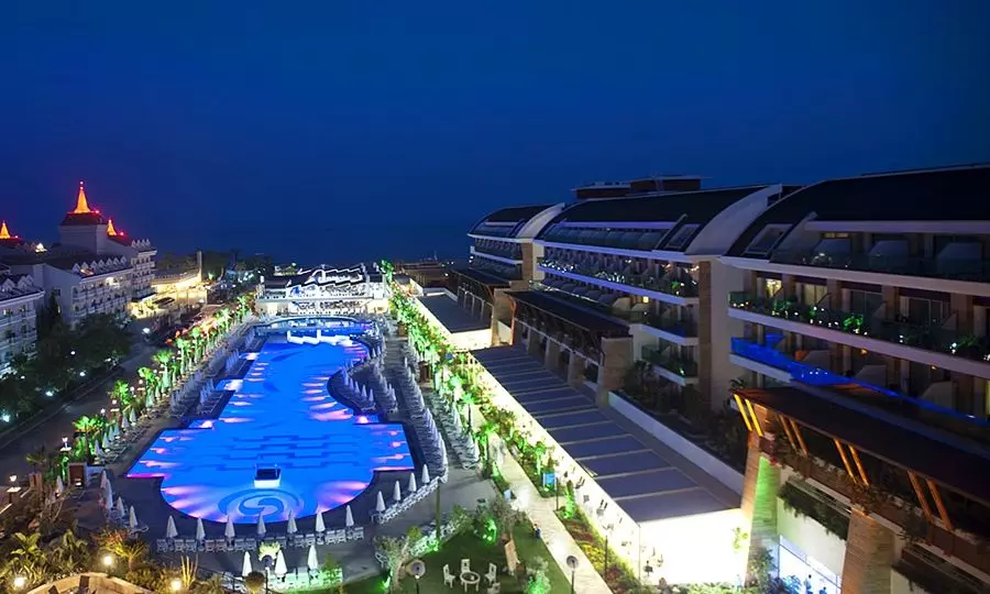 هتل کریستال واتر ورد